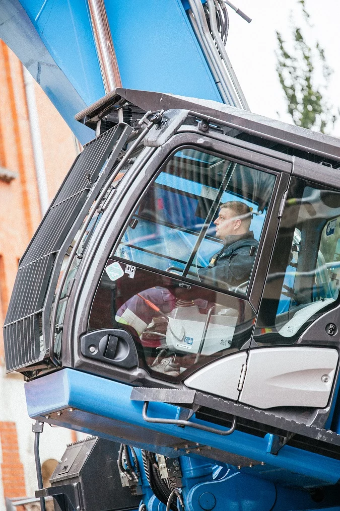 GROUP WANTY takes delivery of its High demolition ZX490LCH-6.