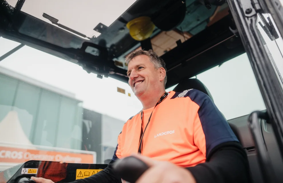 Guy Jacobs wins the international LANDCROS Operator Challenge