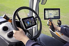 New Holland launches new T7 Heavy Duty at INTELLIGENT FARMING ALL_WAYS event