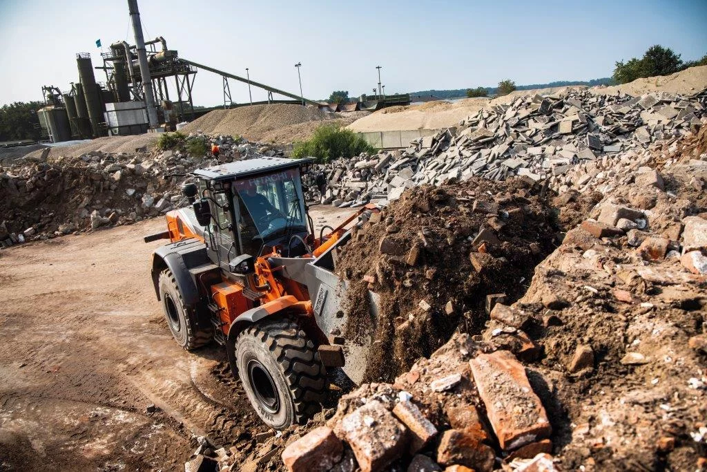 Take control with Hitachi ZW-7 wheel loaders