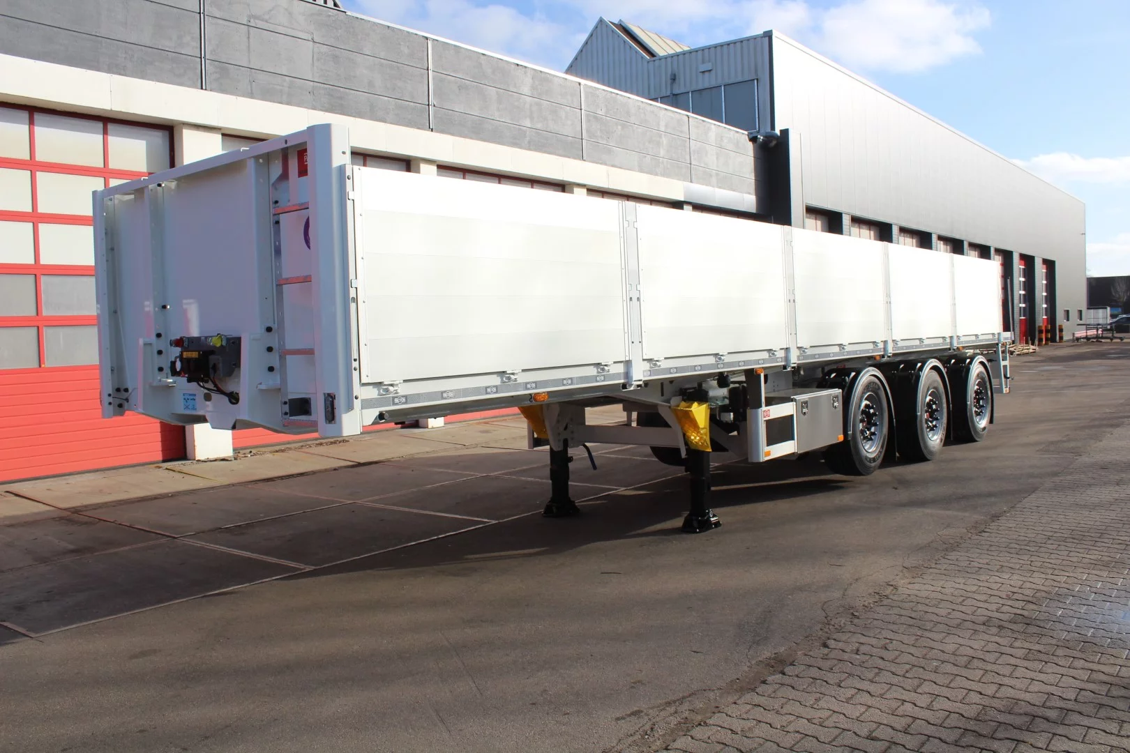 Luyckx and Pacton join forces for package deals