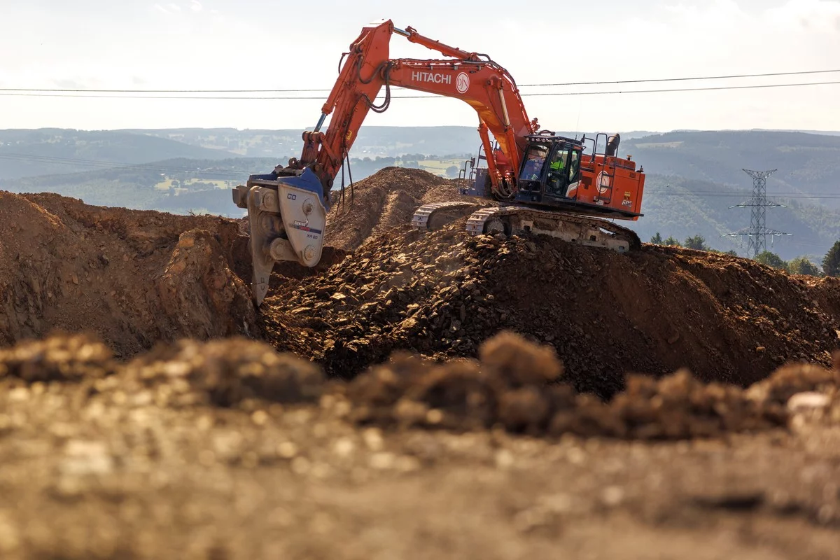 Jan De Nul utilises new Hitachi ZX690LCH-7 in Belgium