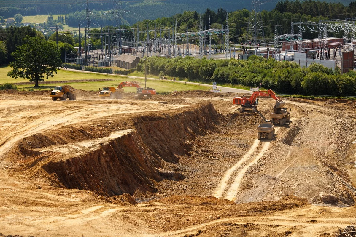 Jan De Nul utilises new Hitachi ZX690LCH-7 in Belgium