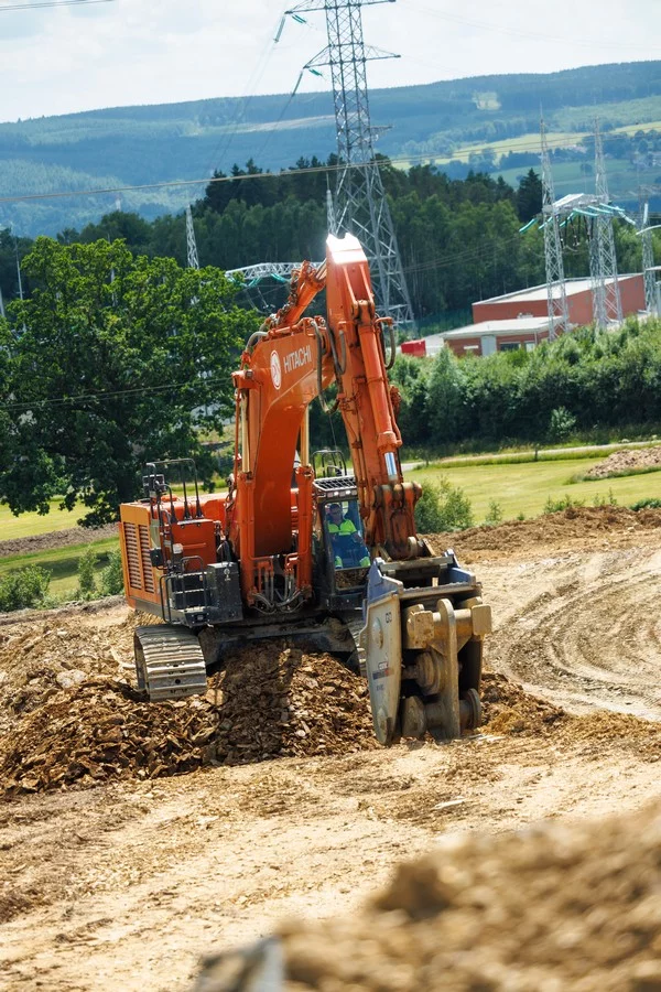 Jan De Nul utilises new Hitachi ZX690LCH-7 in Belgium