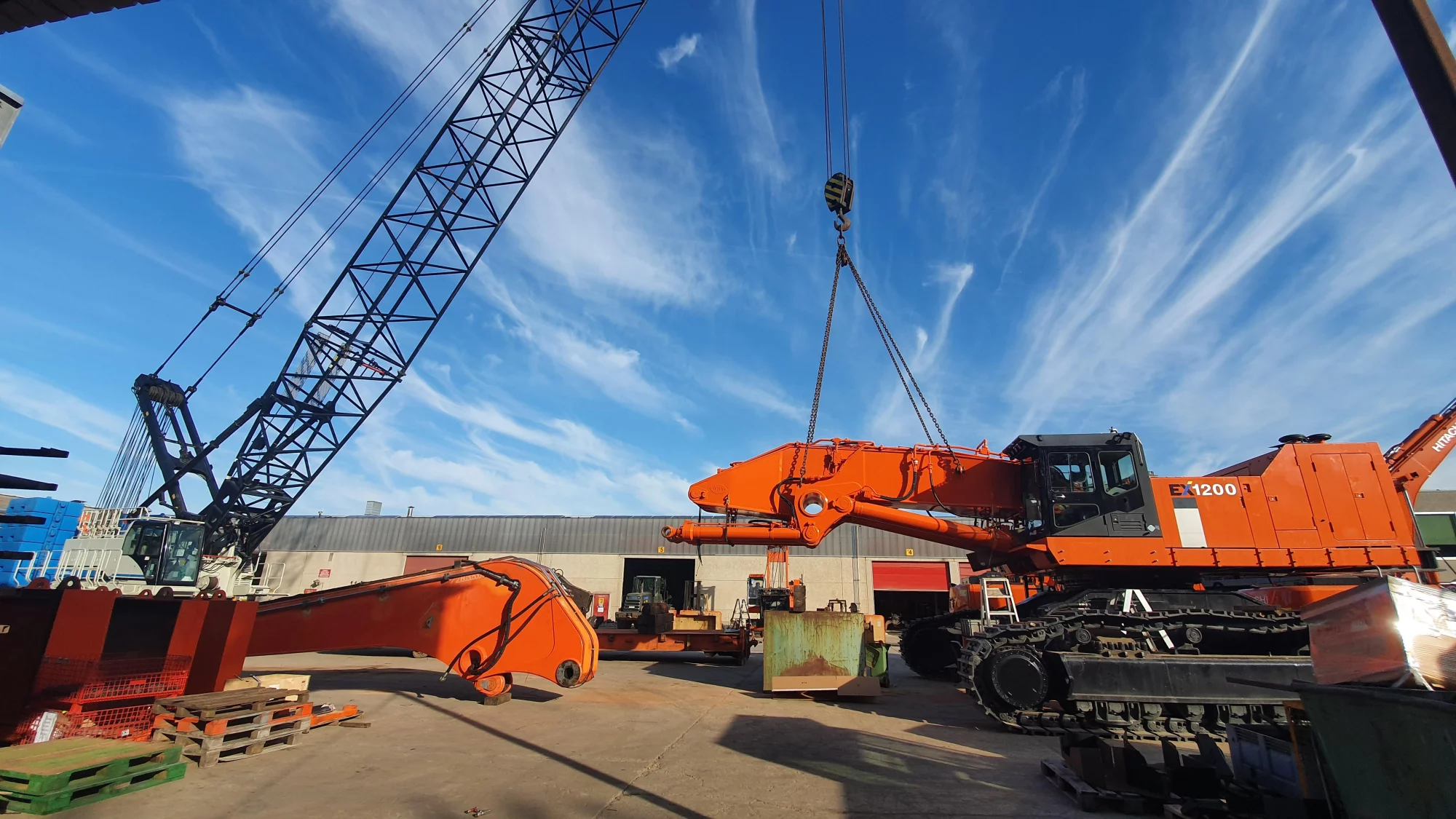 EX1200-6 on its way on 10 trucks to the South of France