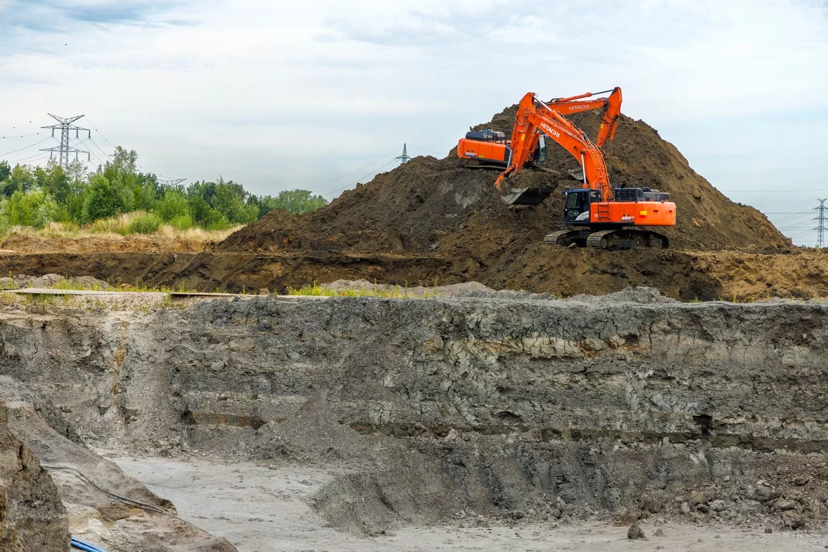 Ceulemans’ large Hitachi excavators aid flood protection