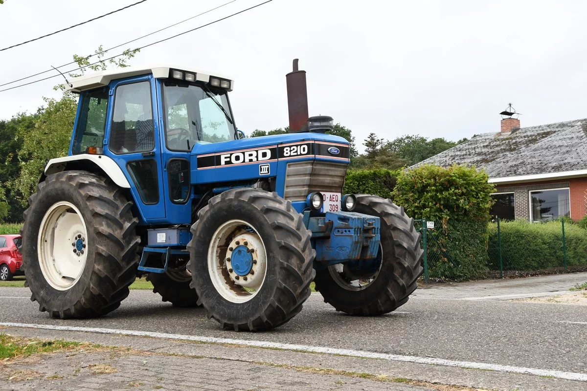 Tractor dedication Brecht: approximately 300 tractors blessed for charity