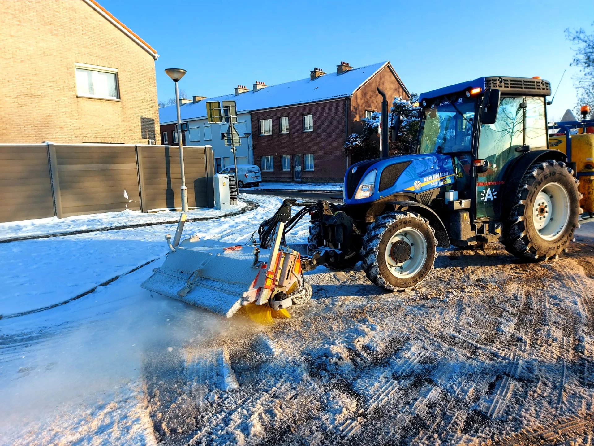 Winter service City of Antwerp with 13 New Holland tractors