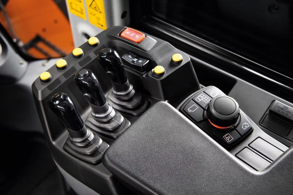 Take control with Hitachi ZW-7 wheel loaders