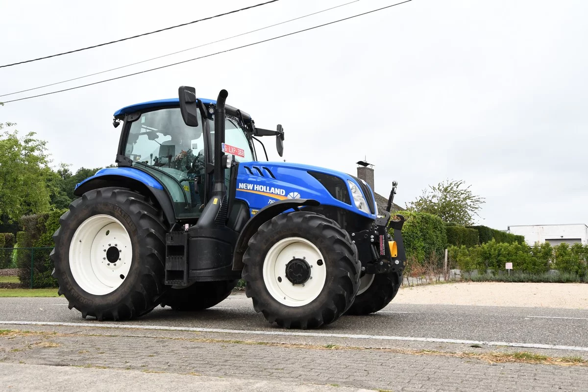Tractor dedication Brecht: approximately 300 tractors blessed for charity