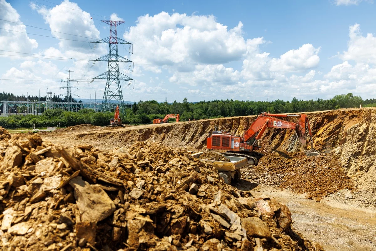 Jan De Nul utilises new Hitachi ZX690LCH-7 in Belgium