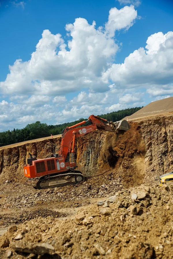 Jan De Nul utilises new Hitachi ZX690LCH-7 in Belgium