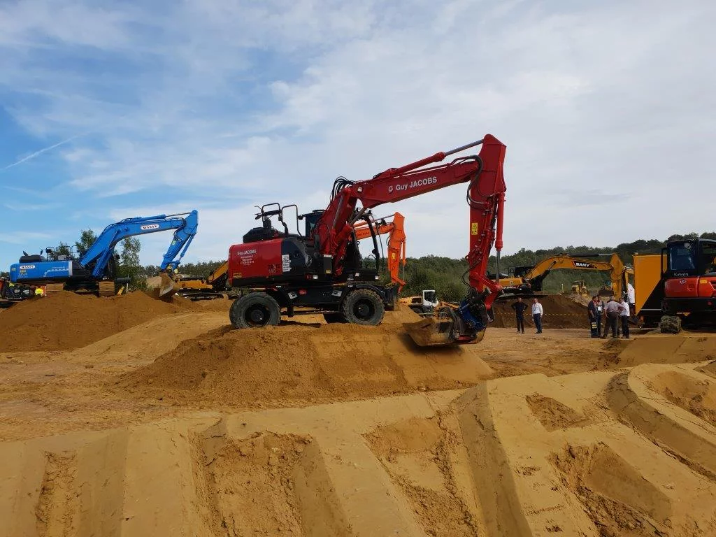 Guy Jacobs in final of the #excavatorhero2021.