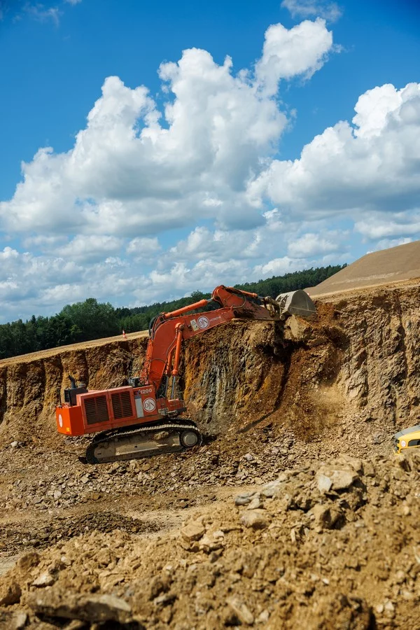 Jan De Nul utilises new Hitachi ZX690LCH-7 in Belgium