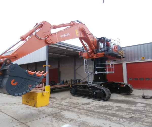 Raised excavators | concept Elephant