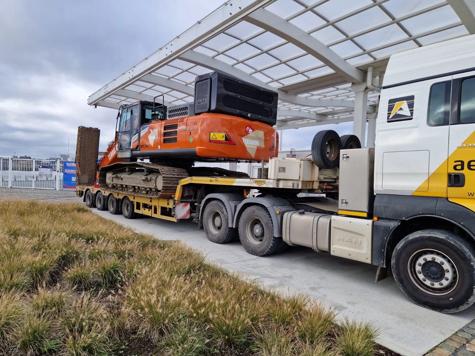 ZHY350LCH-7 double carburant dans une station-service à hydrogène