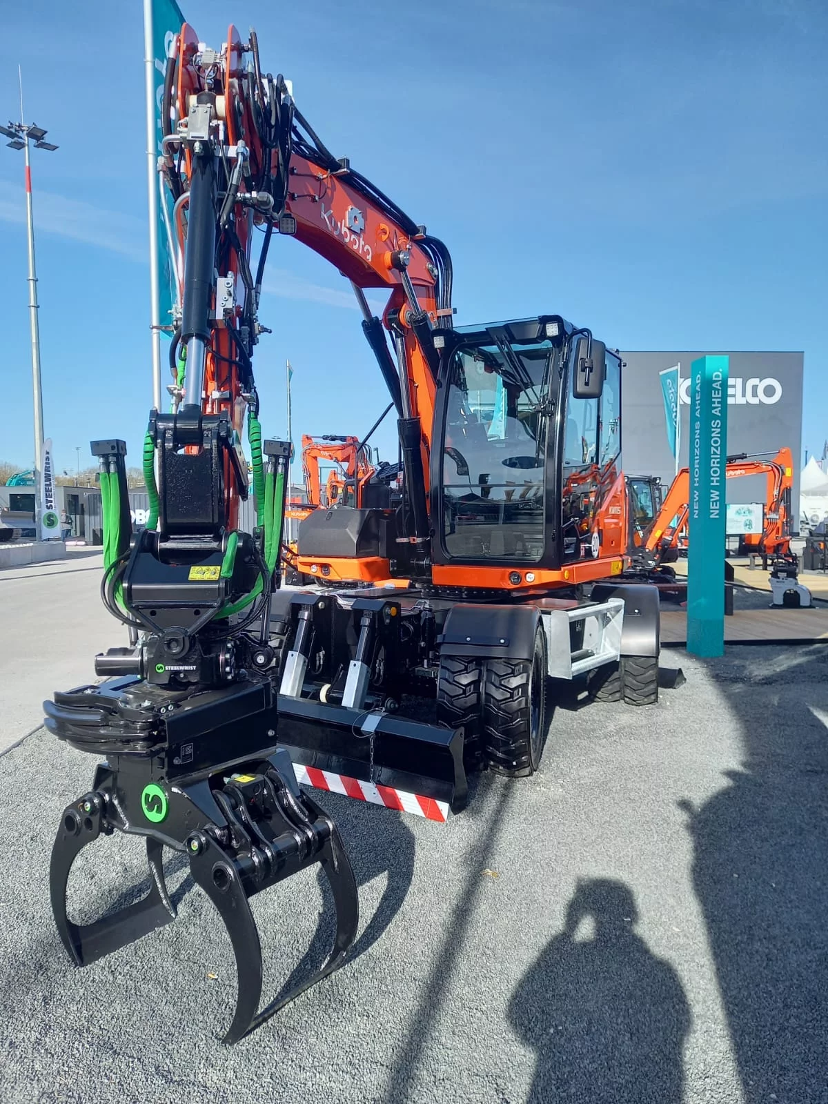 Kubota dévoile de nouvelles pelles sur pneus à bauma 2025