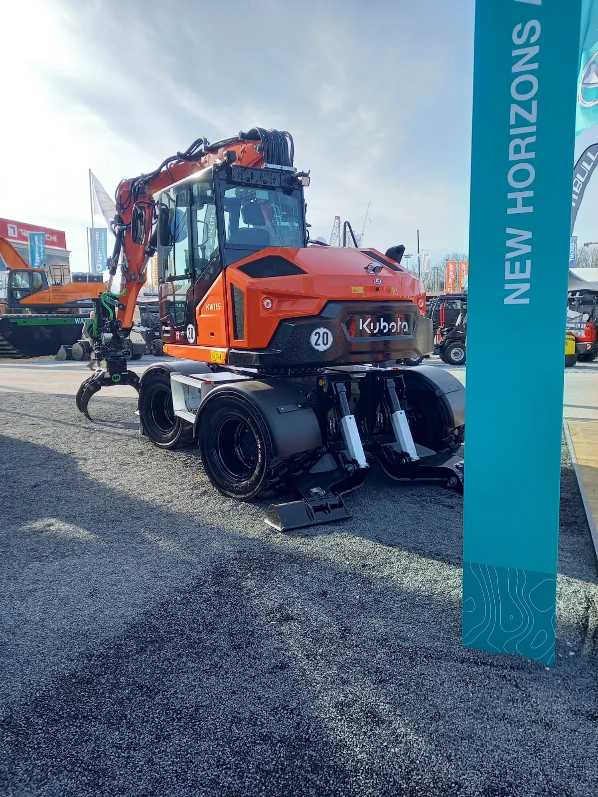 Kubota dévoile de nouvelles pelles sur pneus à bauma 2025