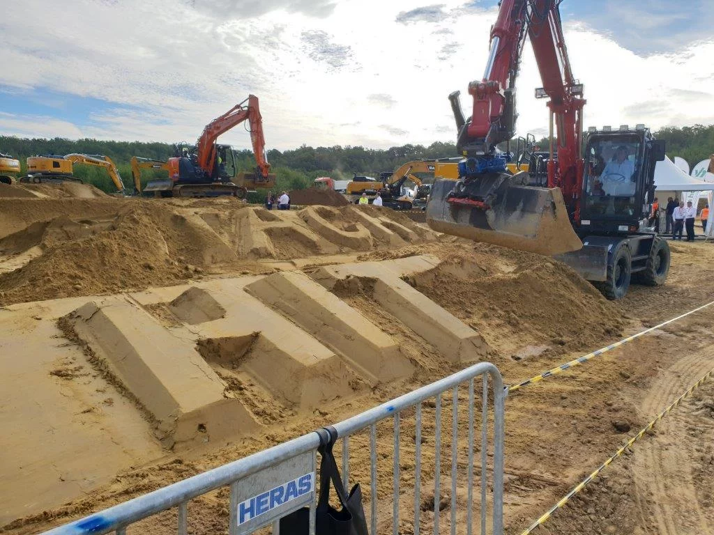 Oeuvre d'art lors des DemoDays avec HITACHI ZX140W-6