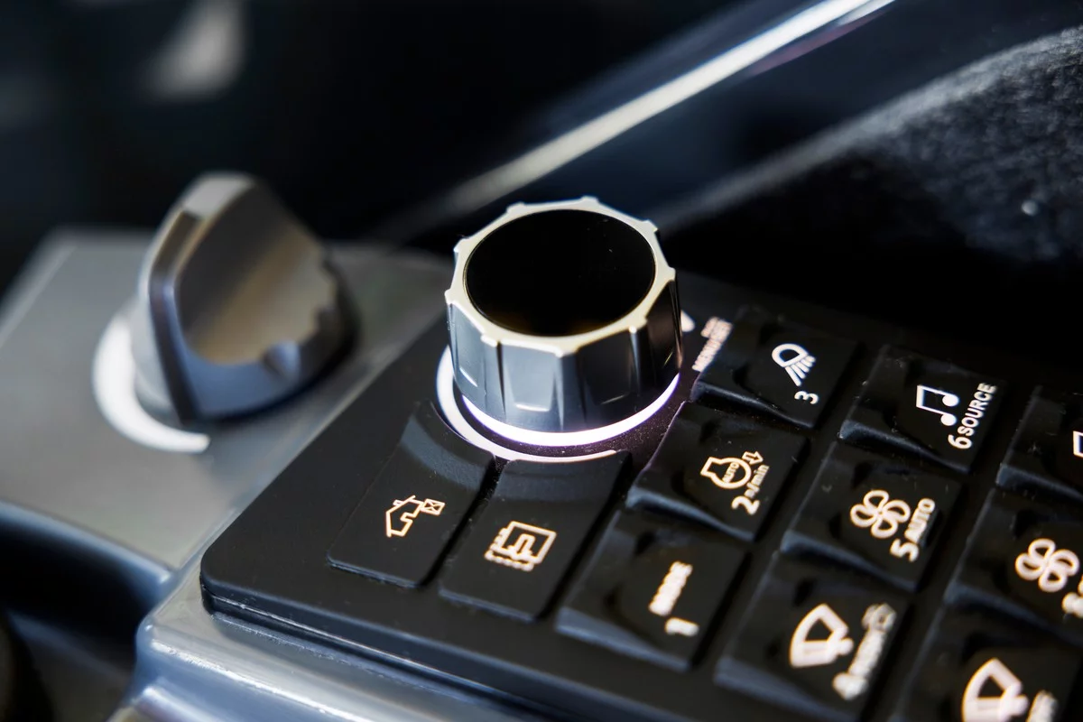 Hitachi Construction Machinery dévoile deux nouvelles pelles compactes Zaxis-7