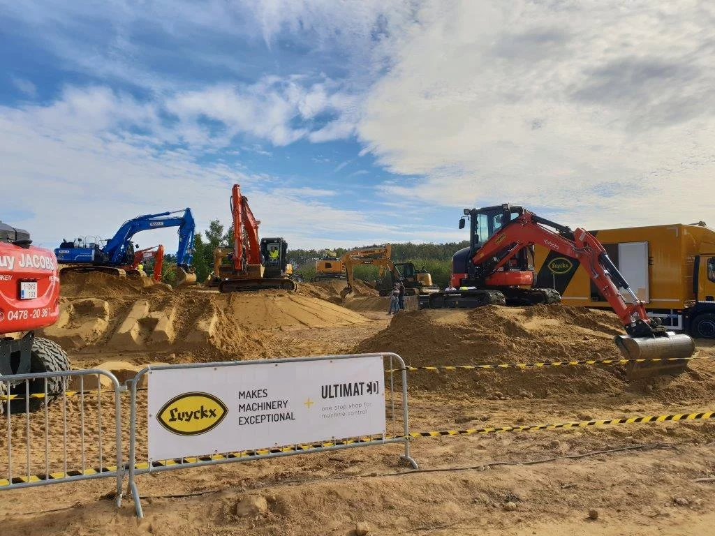 Oeuvre d'art lors des DemoDays avec HITACHI ZX140W-6