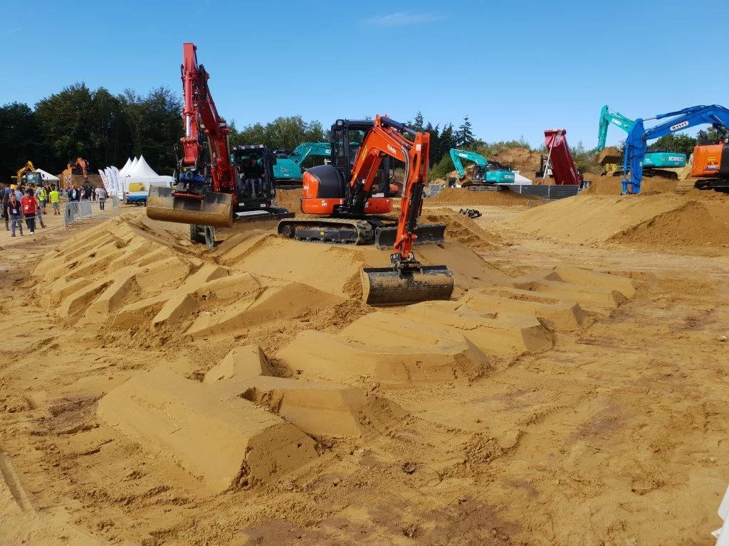 Oeuvre d'art lors des DemoDays avec HITACHI ZX140W-6