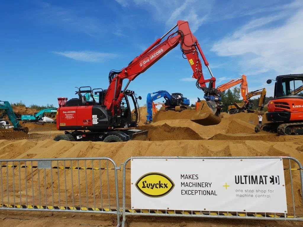 Oeuvre d'art lors des DemoDays avec HITACHI ZX140W-6