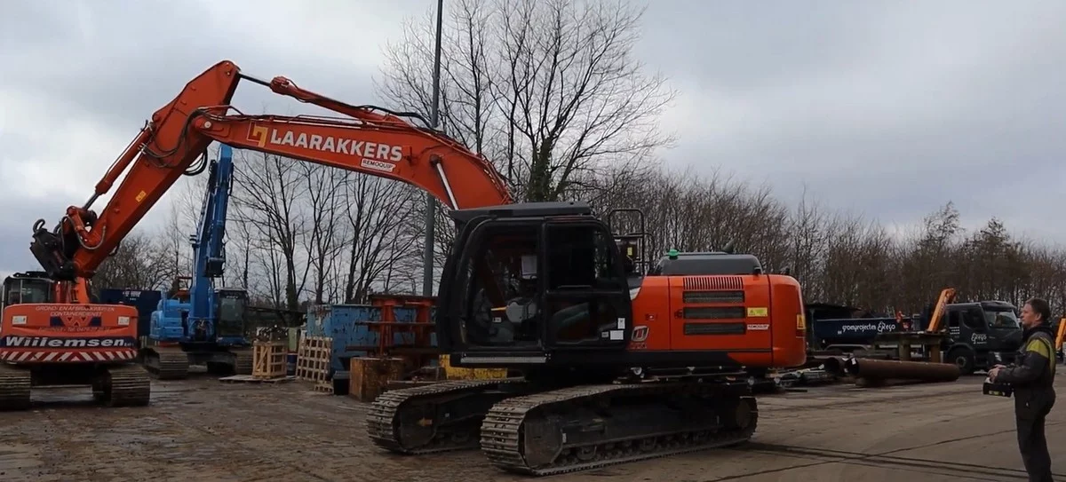 Luyckx équipe une excavatrice d'une télécommande Remoquip