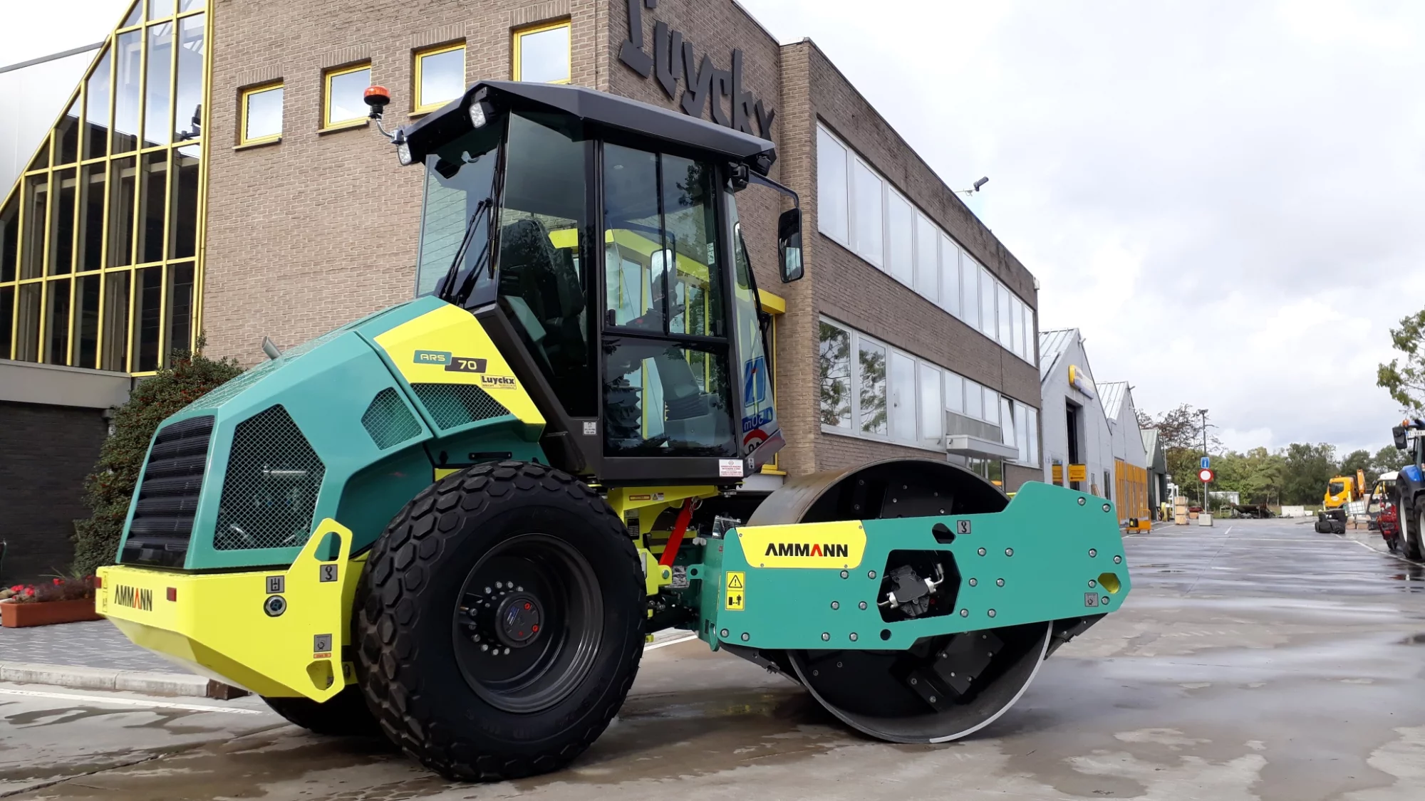 Le nouveau compacteur a un seul tambour type ARS 70 de AMMANN