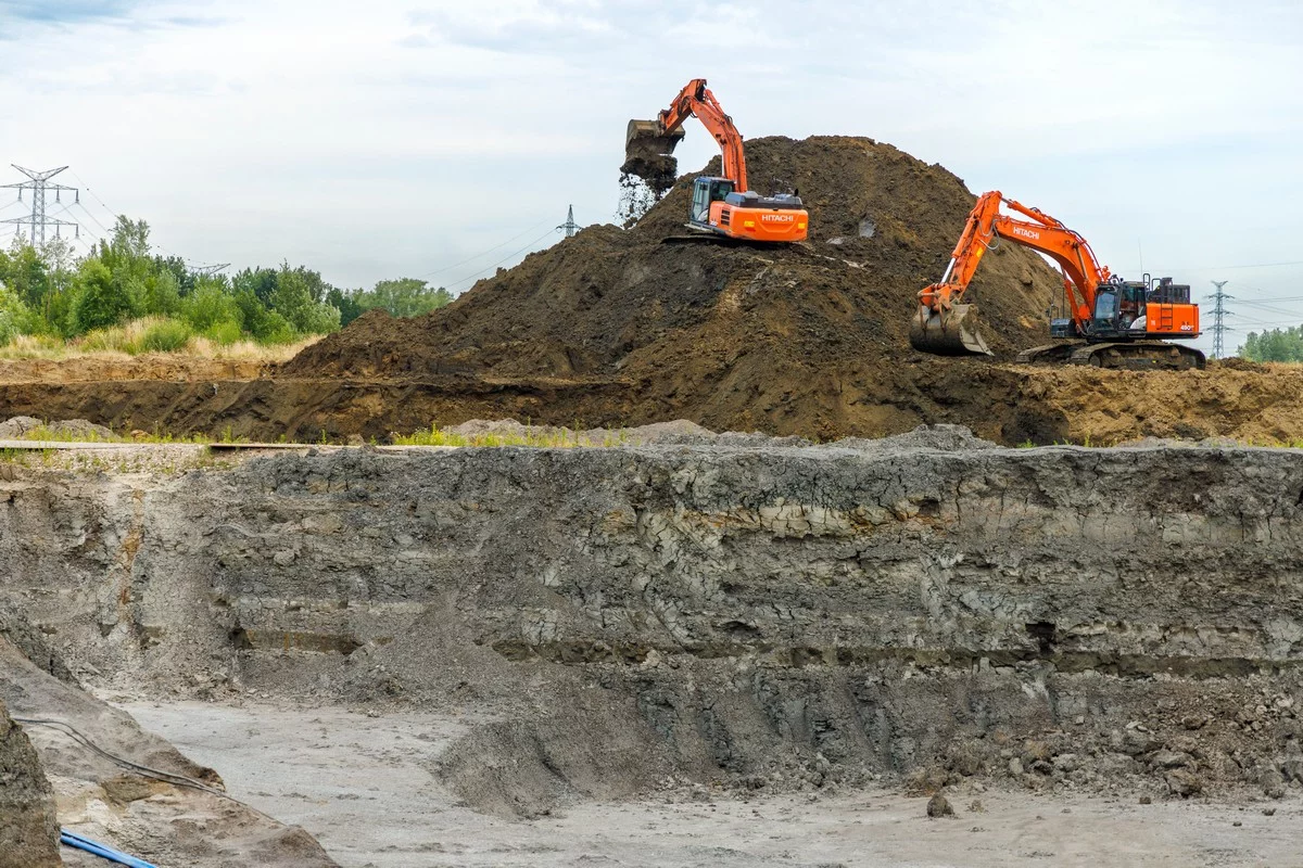 Les grandes excavatrices Hitachi de Ceulemans contribuent à la protection contre les inondations