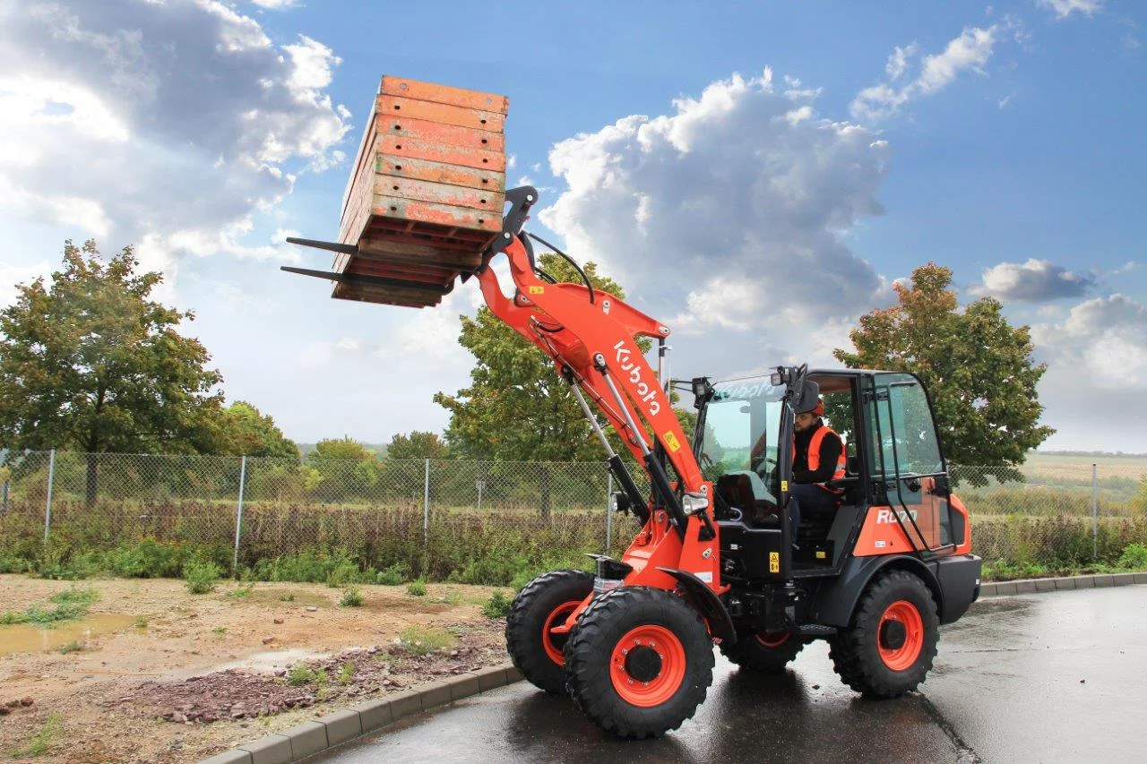 Kubota lance la nouvelle génération de chargeuses sur pneus R070 et R090
