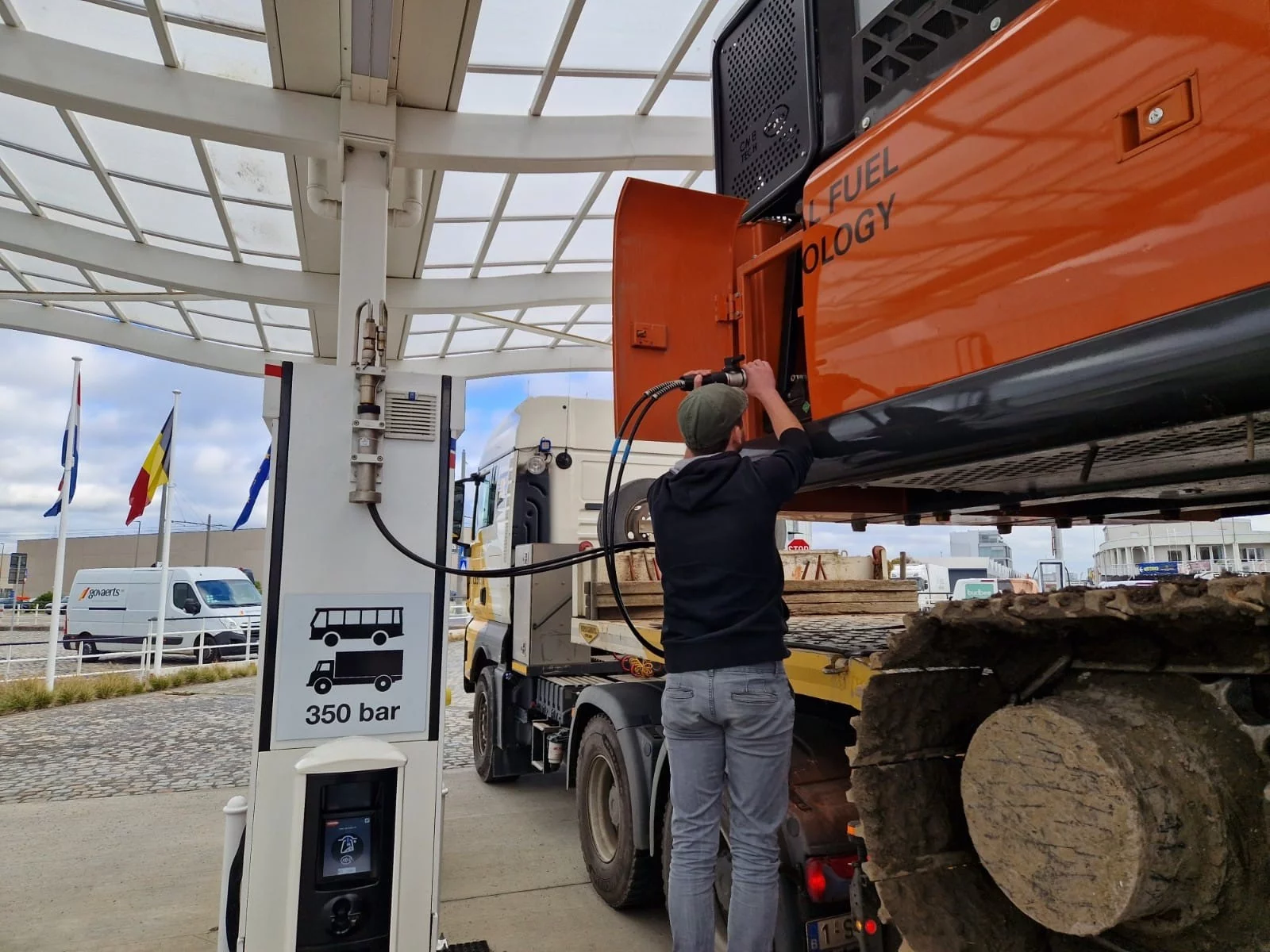 ZHY350LCH-7 double carburant dans une station-service à hydrogène