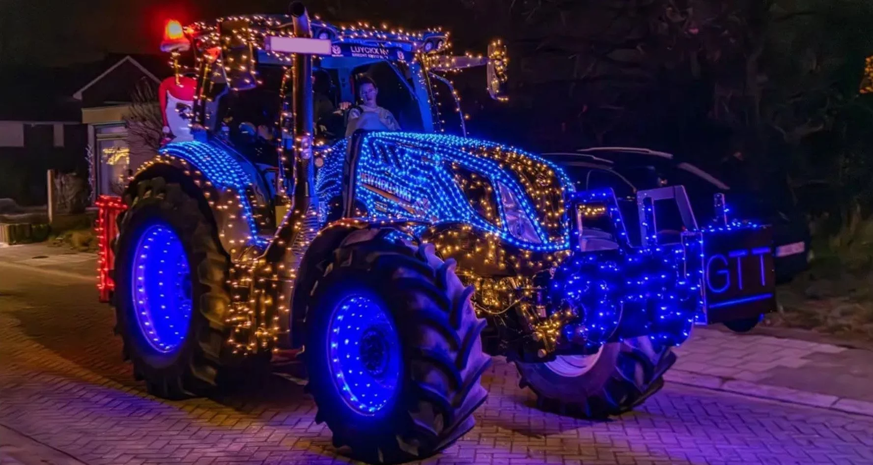 La course de Noël à Geel se pare de bleu grâce aux tracteurs New Holland