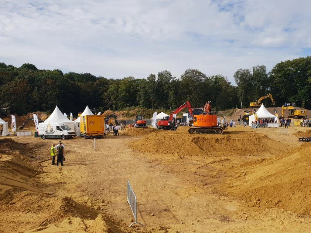 Oeuvre d'art lors des DemoDays avec HITACHI ZX140W-6