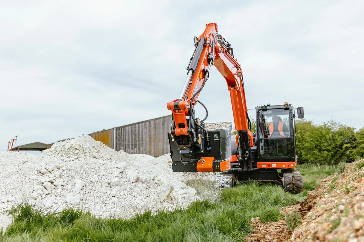 Kubota lance une midi-pelle de 8 tonnes de nouvelle génération