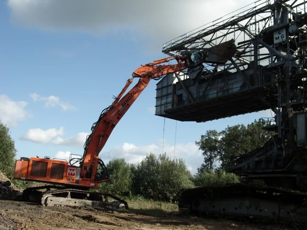 MARTENS-DEMOCOM investit en un géant de démolition de 170 tonnes