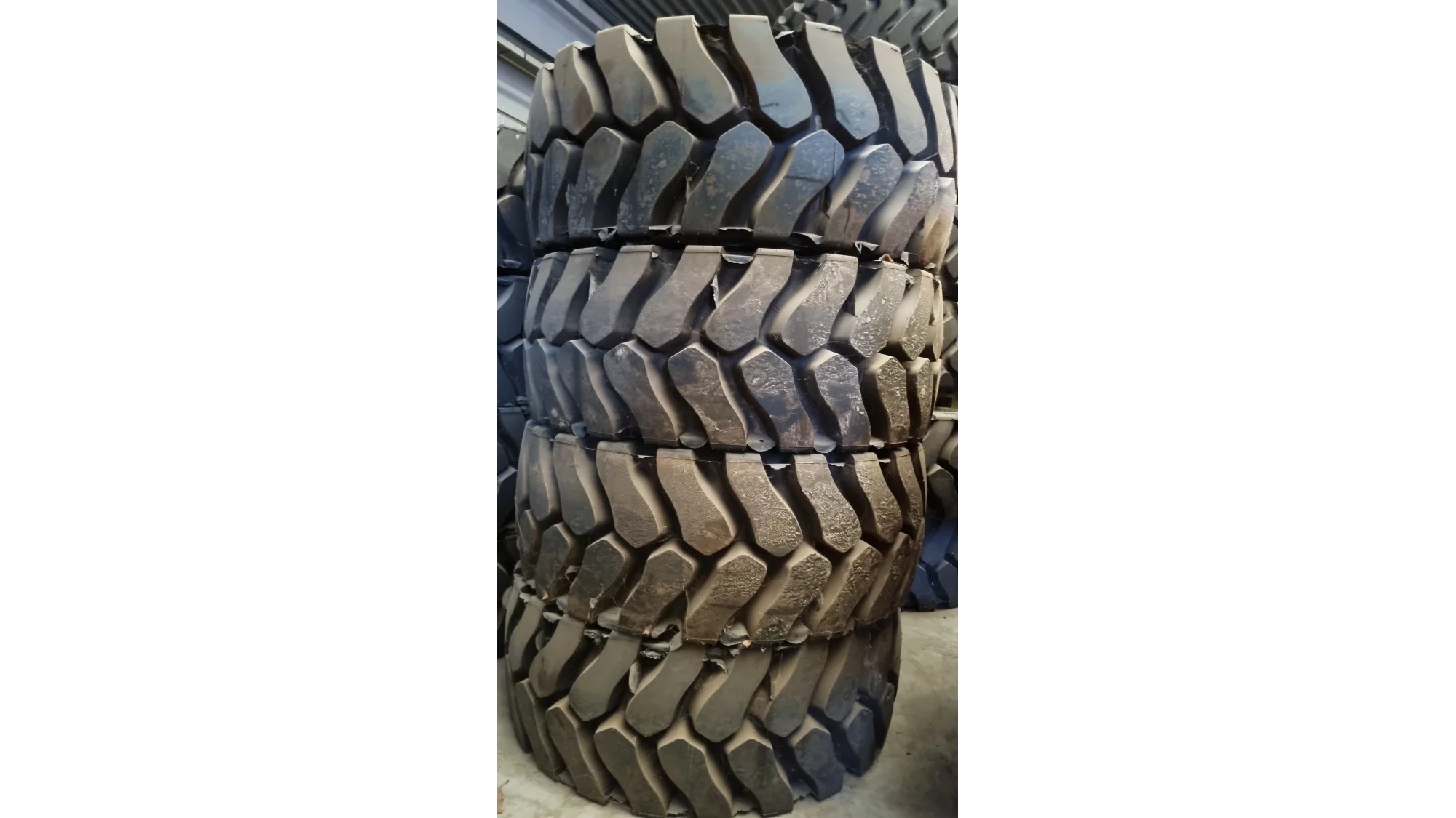 Promotion sur stock de pneus pour chargeuses sur pneus