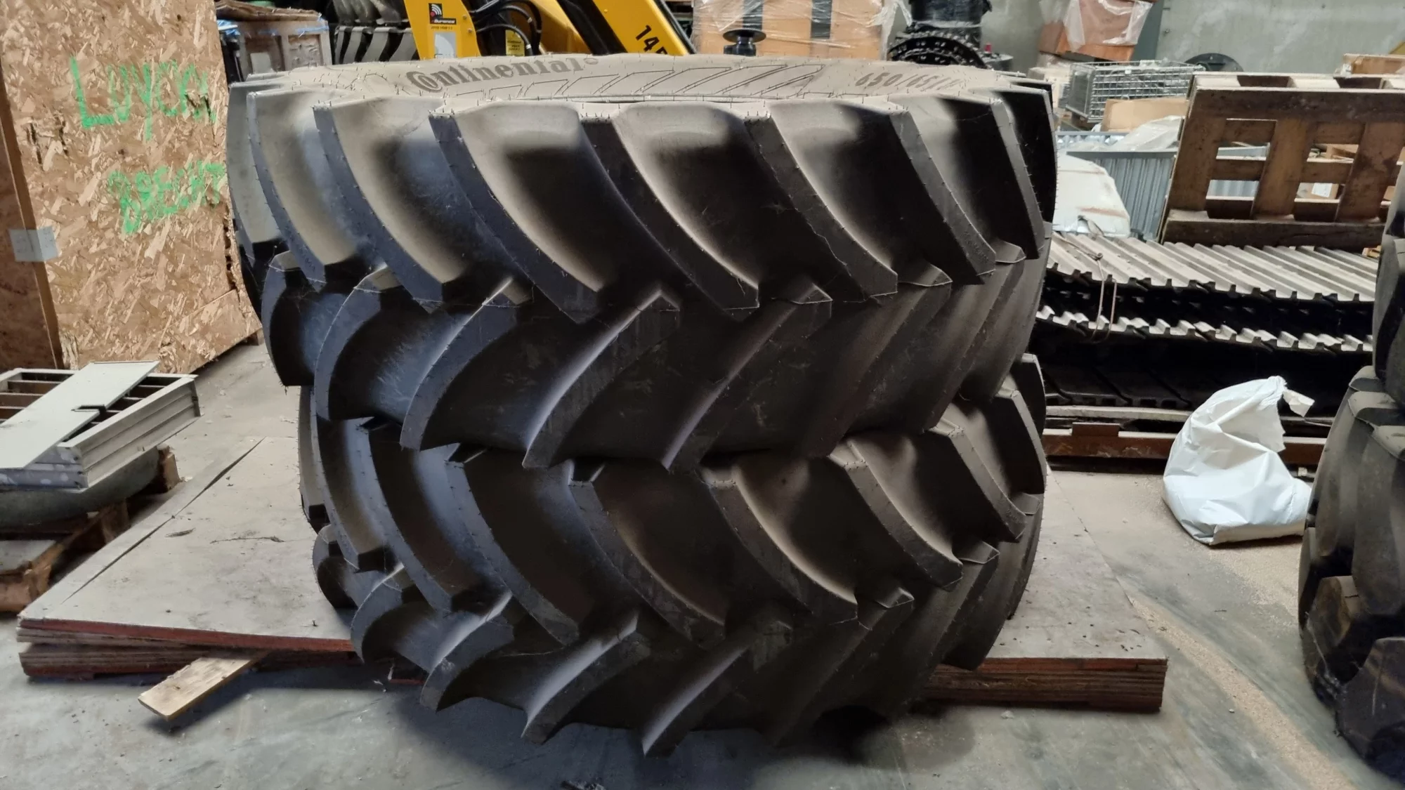 Promotion sur stock de pneus pour chargeuses sur pneus