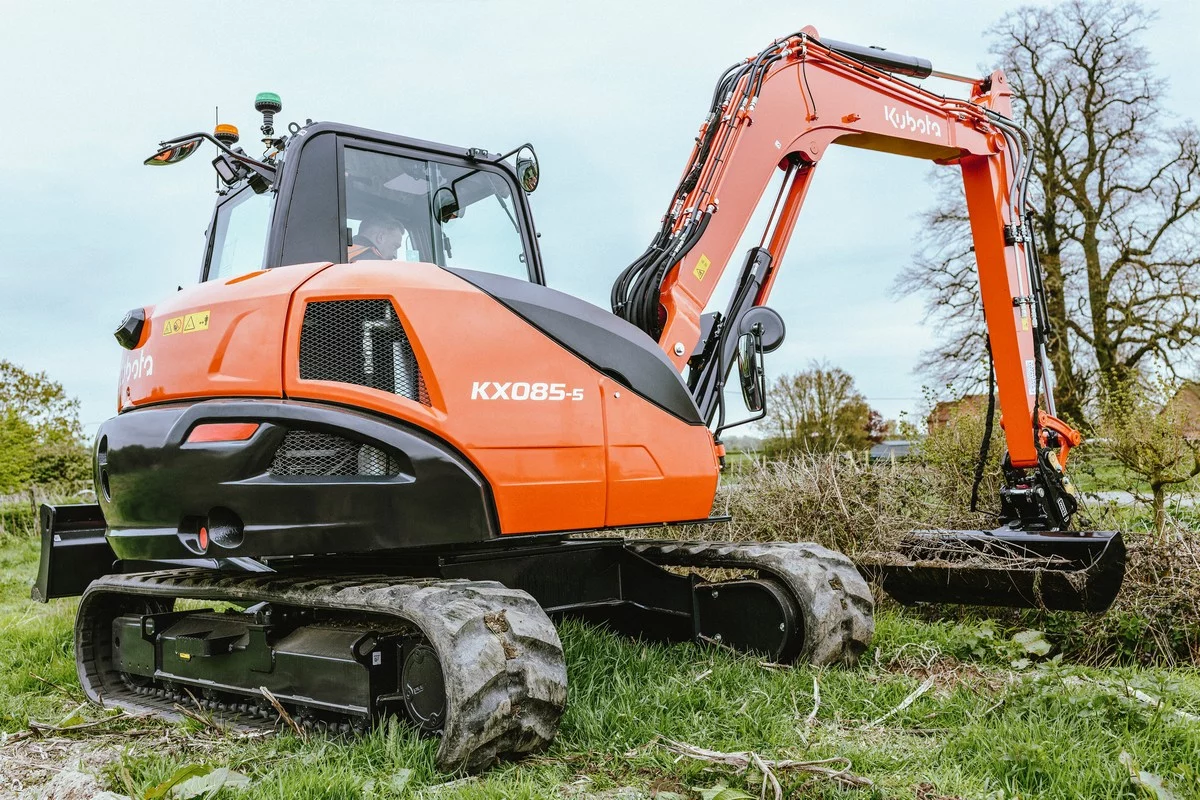 RAPPORT DE TEST : LA PUISSANCE COMPACTE DU KUBOTA KX085-5