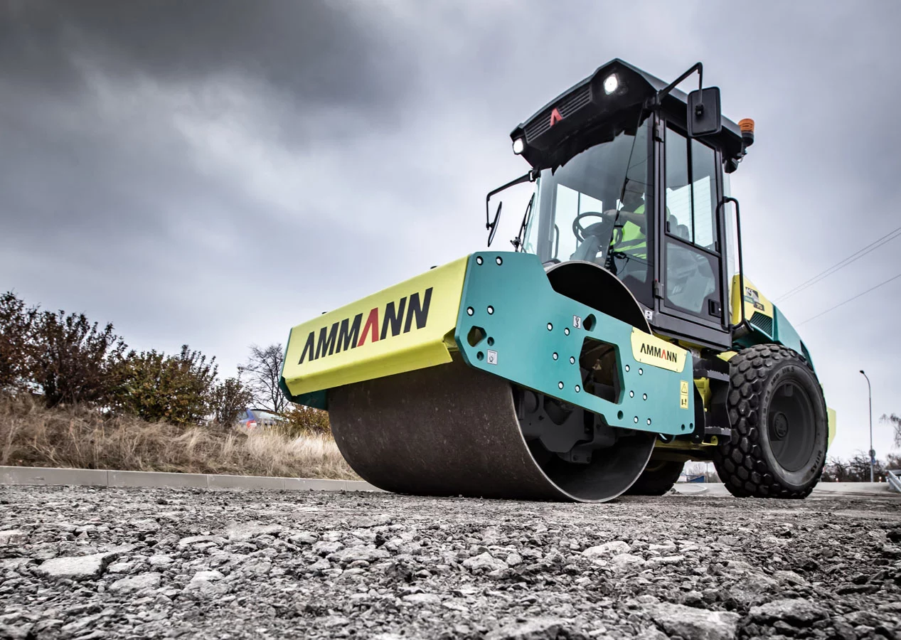 Le nouveau compacteur a un seul tambour type ARS 70 de AMMANN