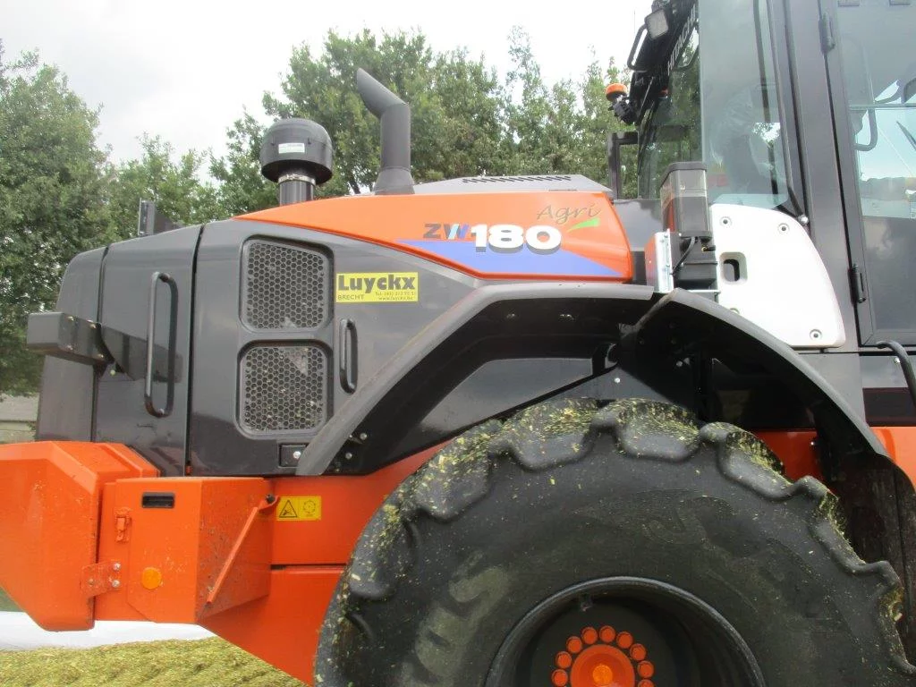 Hitachi Chargeur sur Pneus ZW180-6 AGRI