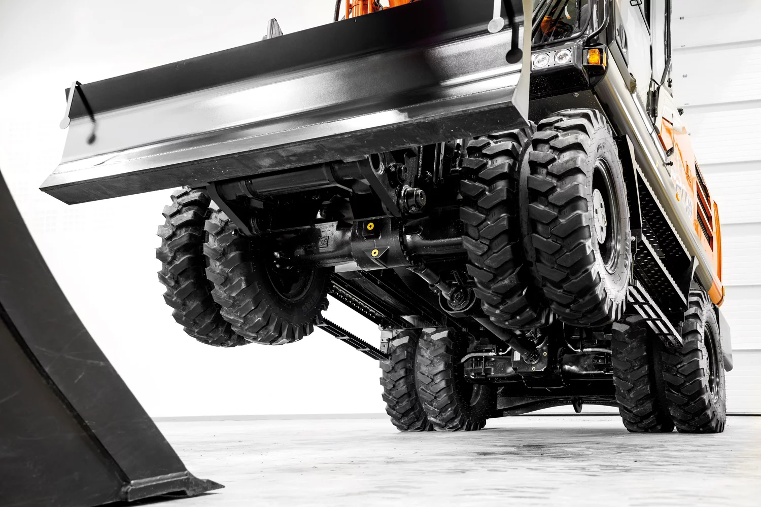 Hitachi dévoile le plus grand modèle de la série Zaxis-7 : ZX220W-7