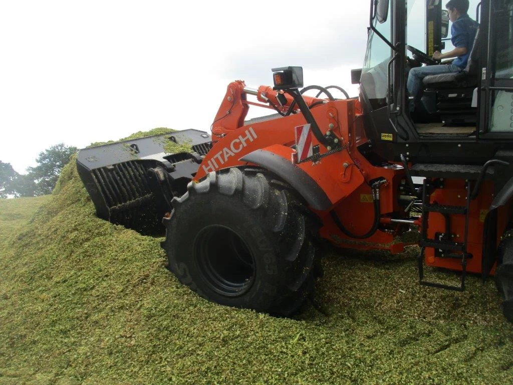 Hitachi Chargeur sur Pneus ZW180-6 AGRI