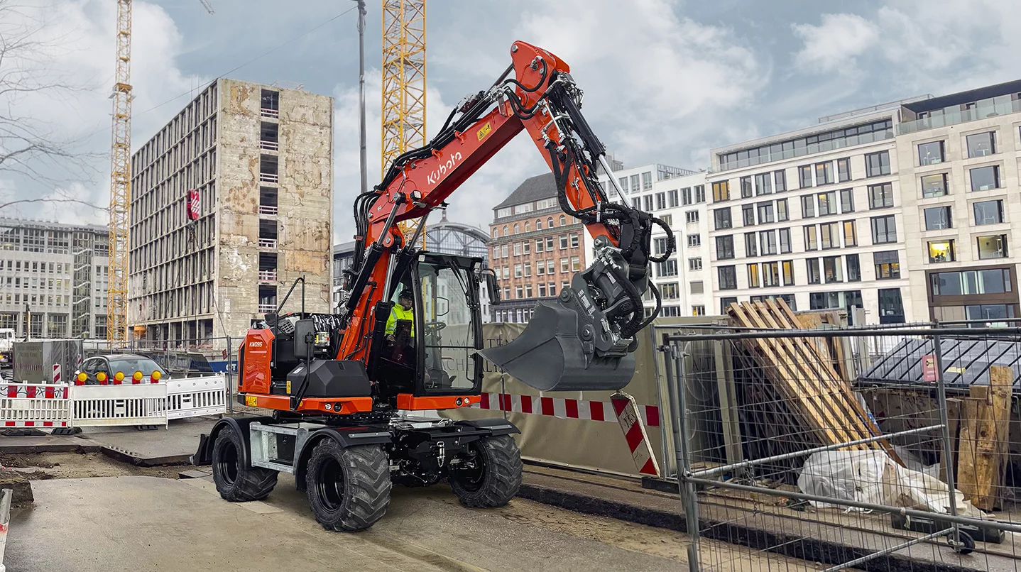 Kubota dévoile de nouvelles pelles sur pneus à bauma 2025