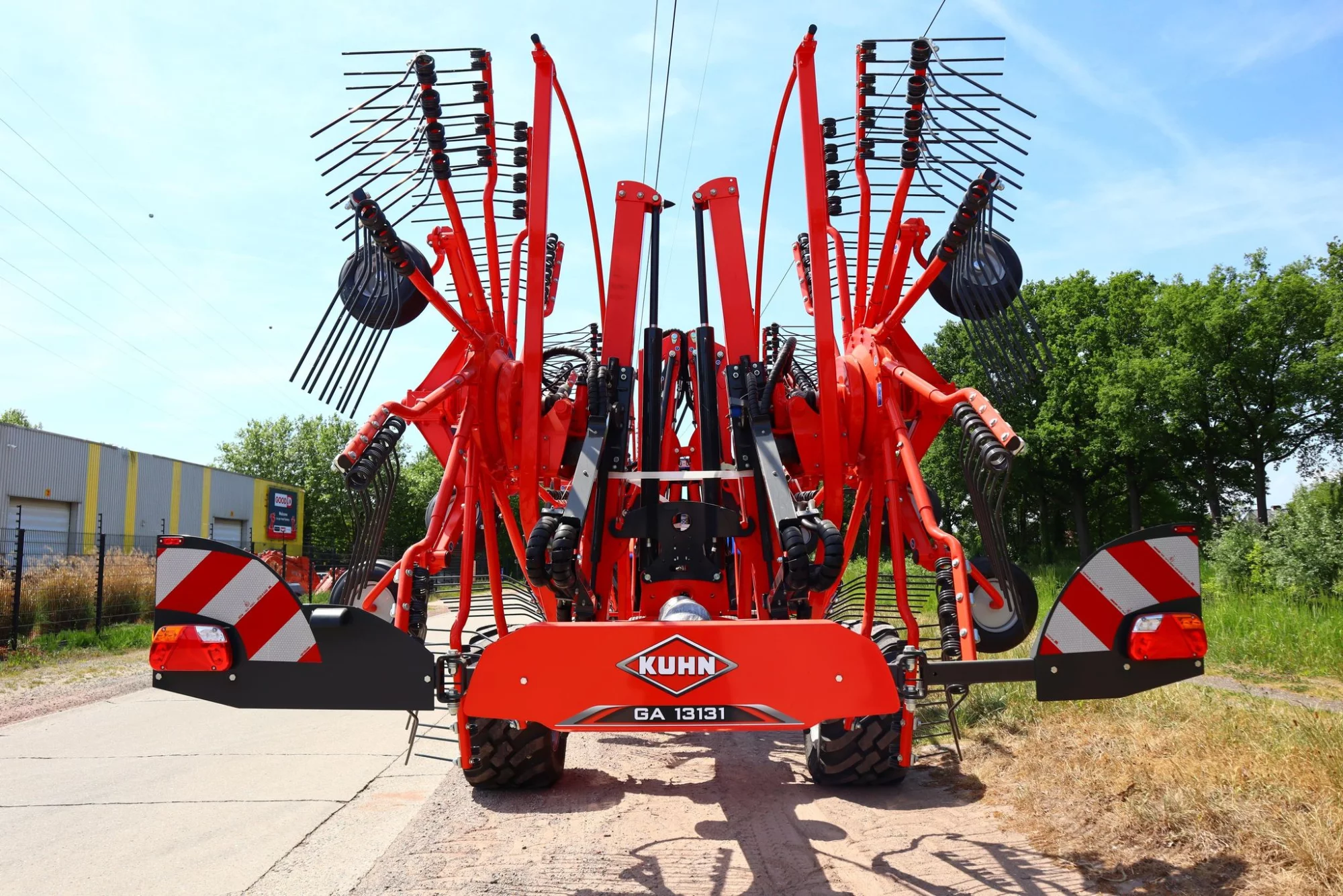 Disponible en stock andaineur à quatre rotors Kuhn GA13131