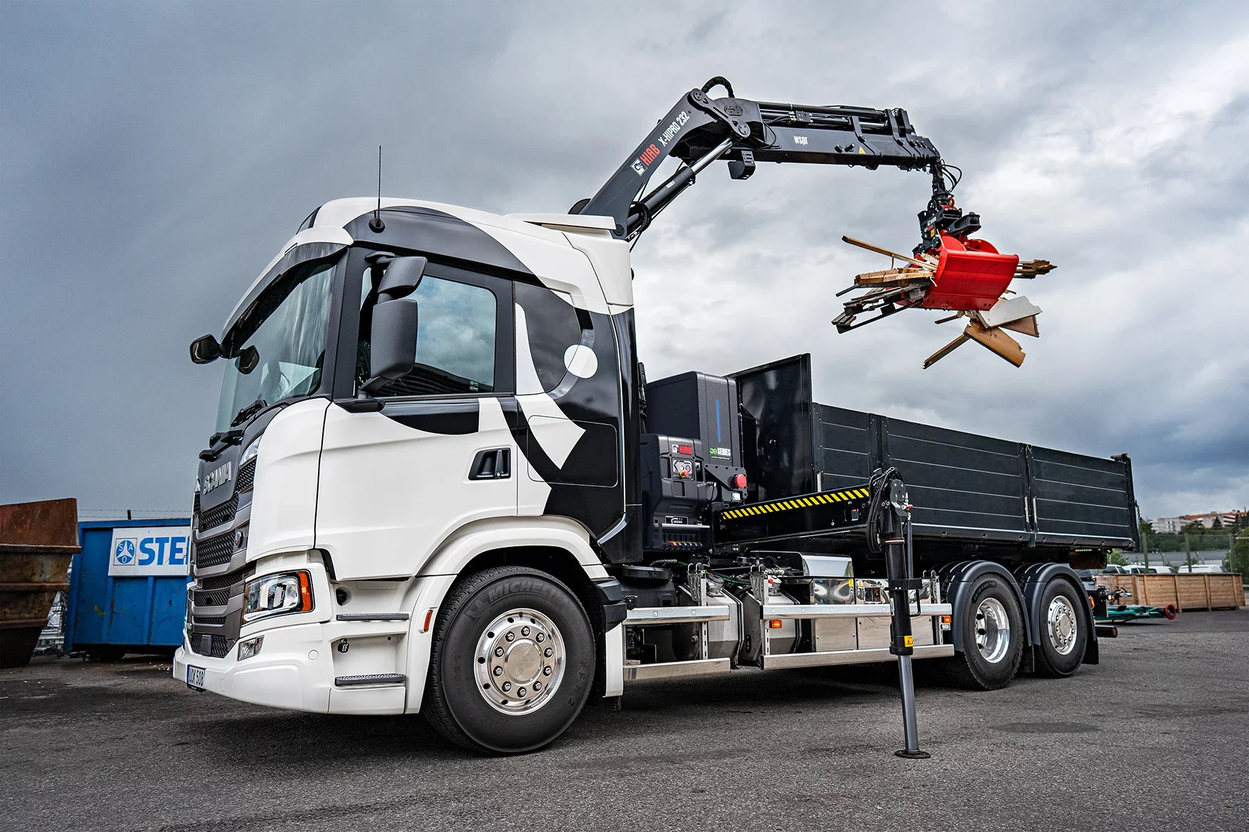 Découvrez la nouvelle gamme de grues hybrides électriques : HIAB wspr
