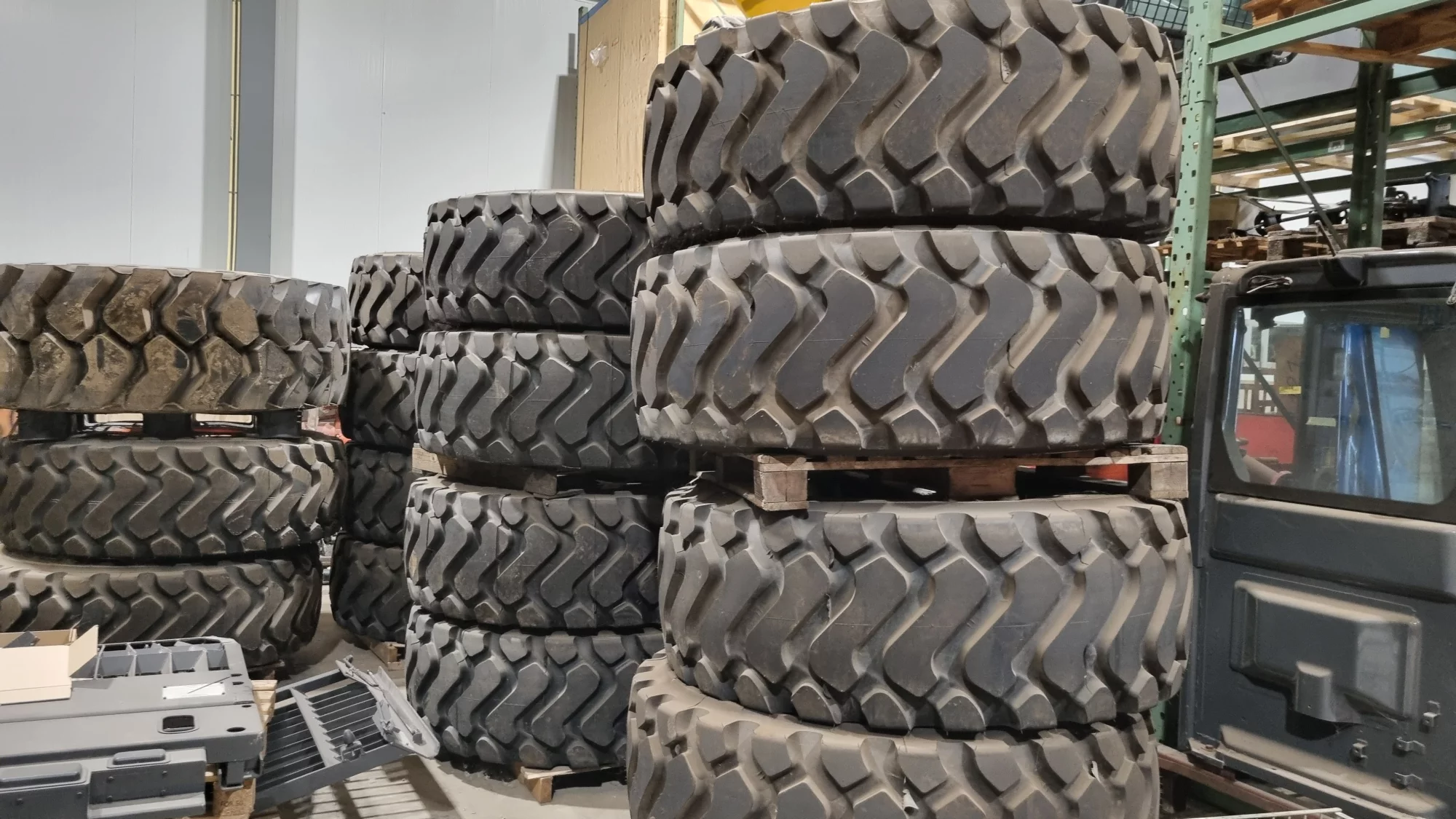 Promotion sur stock de pneus pour chargeuses sur pneus