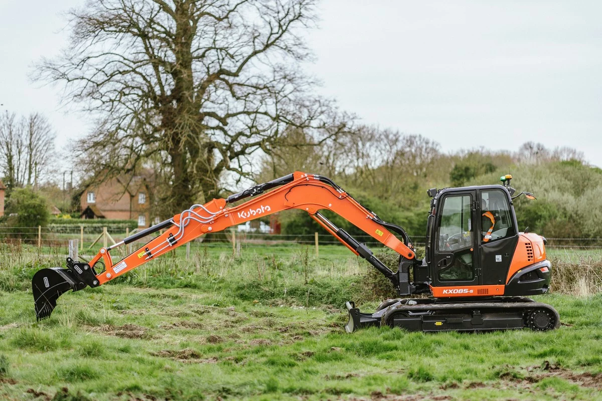 RAPPORT DE TEST : LA PUISSANCE COMPACTE DU KUBOTA KX085-5