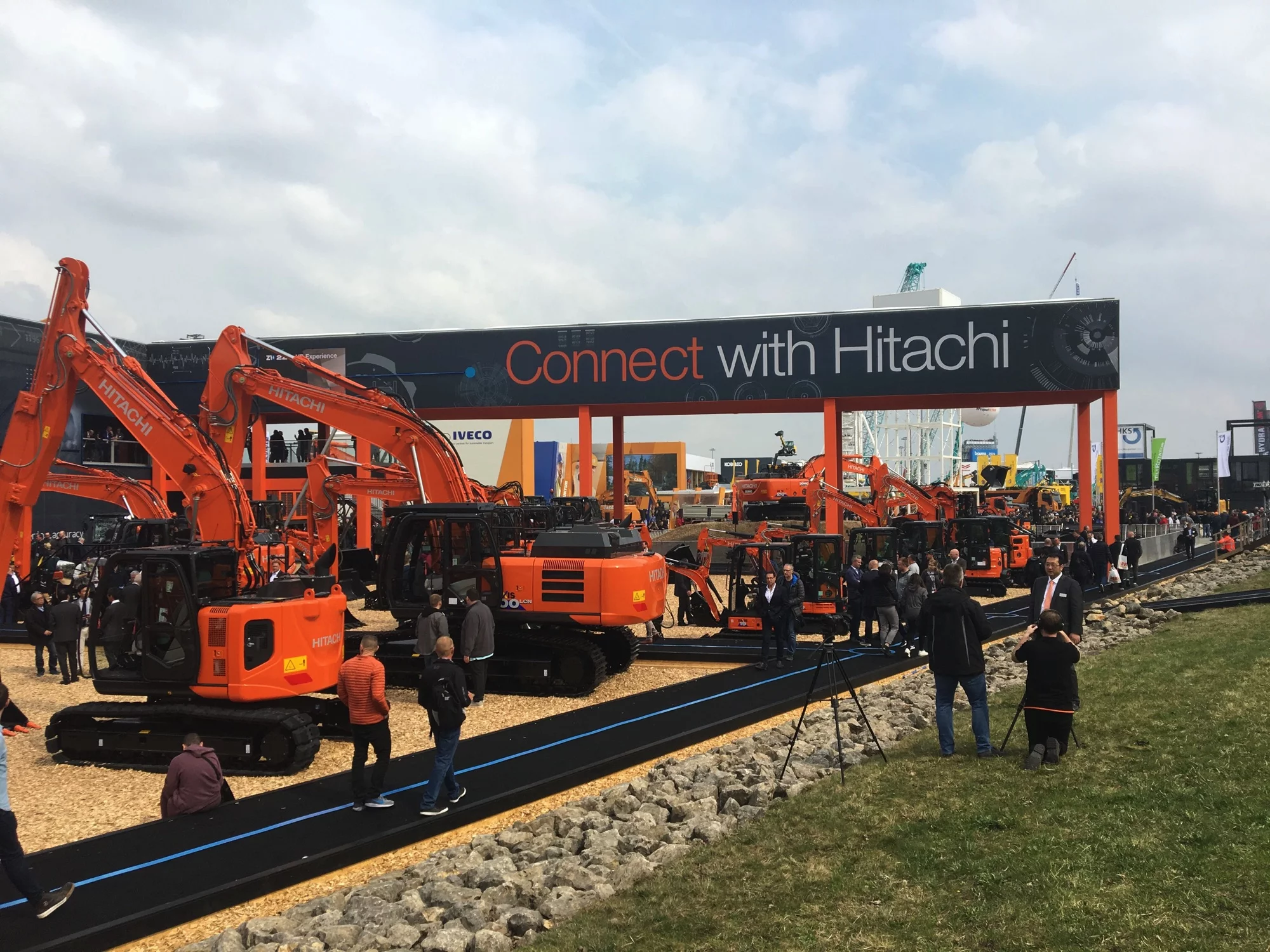 Connect with Hitachi à BAUMA
