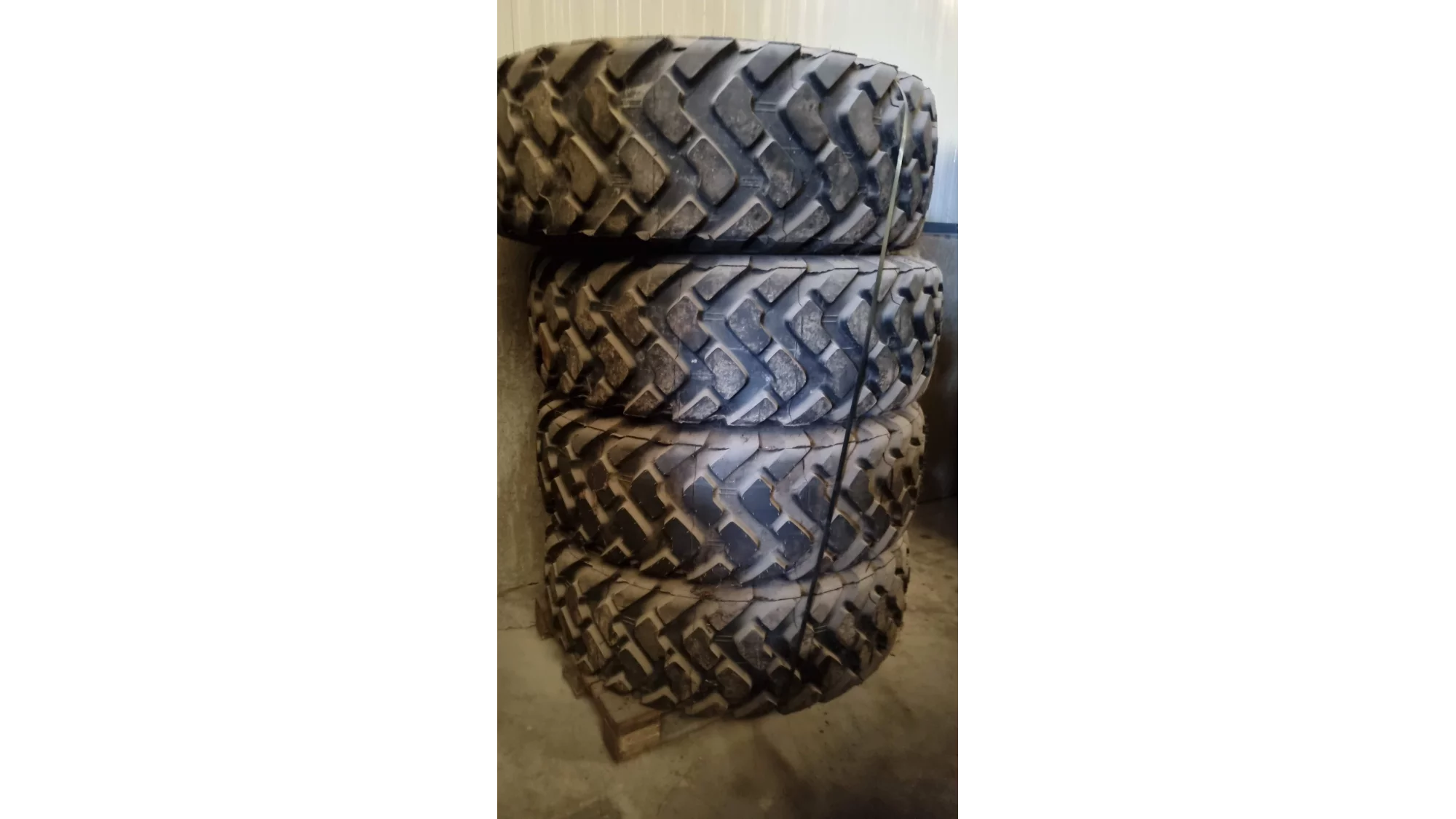 Promotion sur stock de pneus pour chargeuses sur pneus